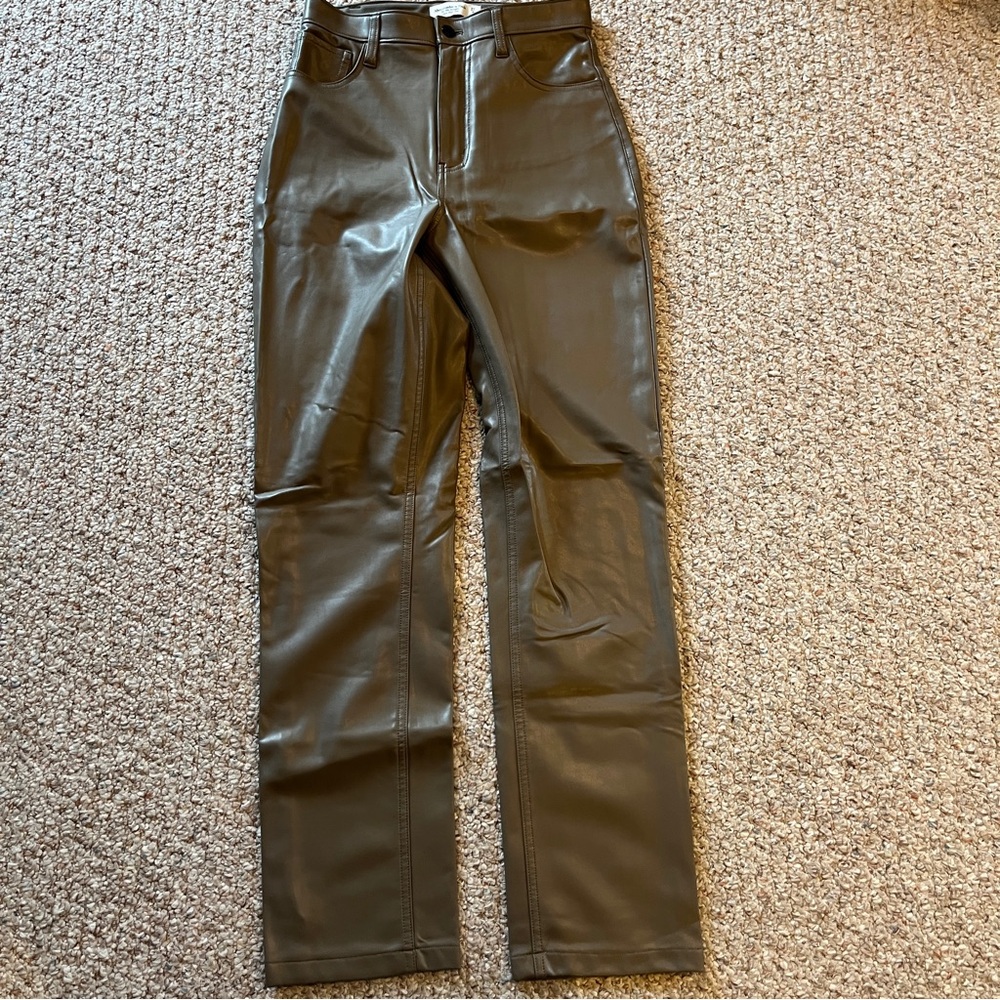 Abercrombie & Fitch High Rise 90s Straight Vegan Leather Pant women’s 27/4 long